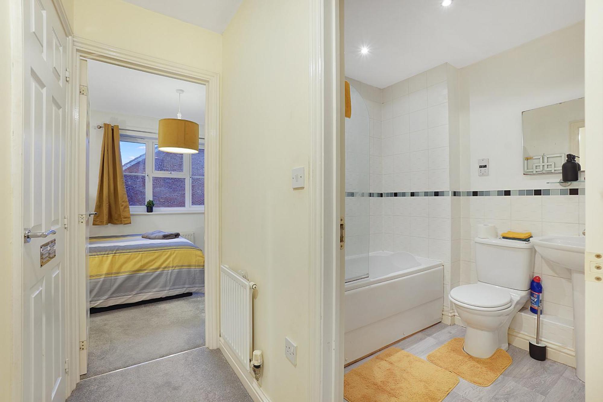 Comfortable Stylish Townhouse In Ashford Sleeps 5 Netflix 2 Parking Spaces Perfect For Contractors And Families المظهر الخارجي الصورة