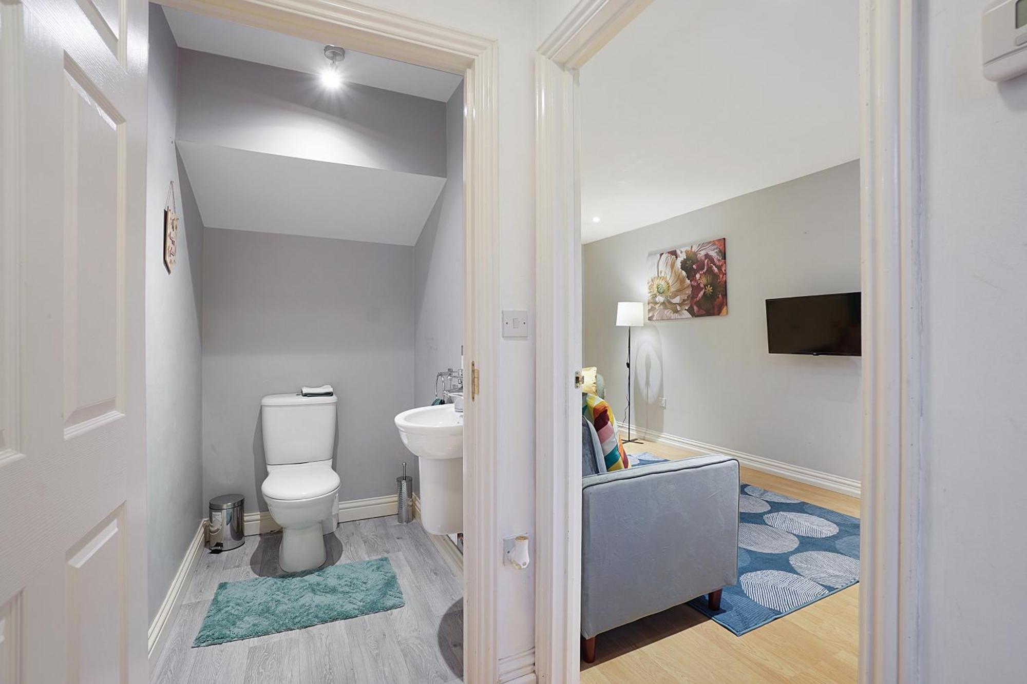 Comfortable Stylish Townhouse In Ashford Sleeps 5 Netflix 2 Parking Spaces Perfect For Contractors And Families المظهر الخارجي الصورة